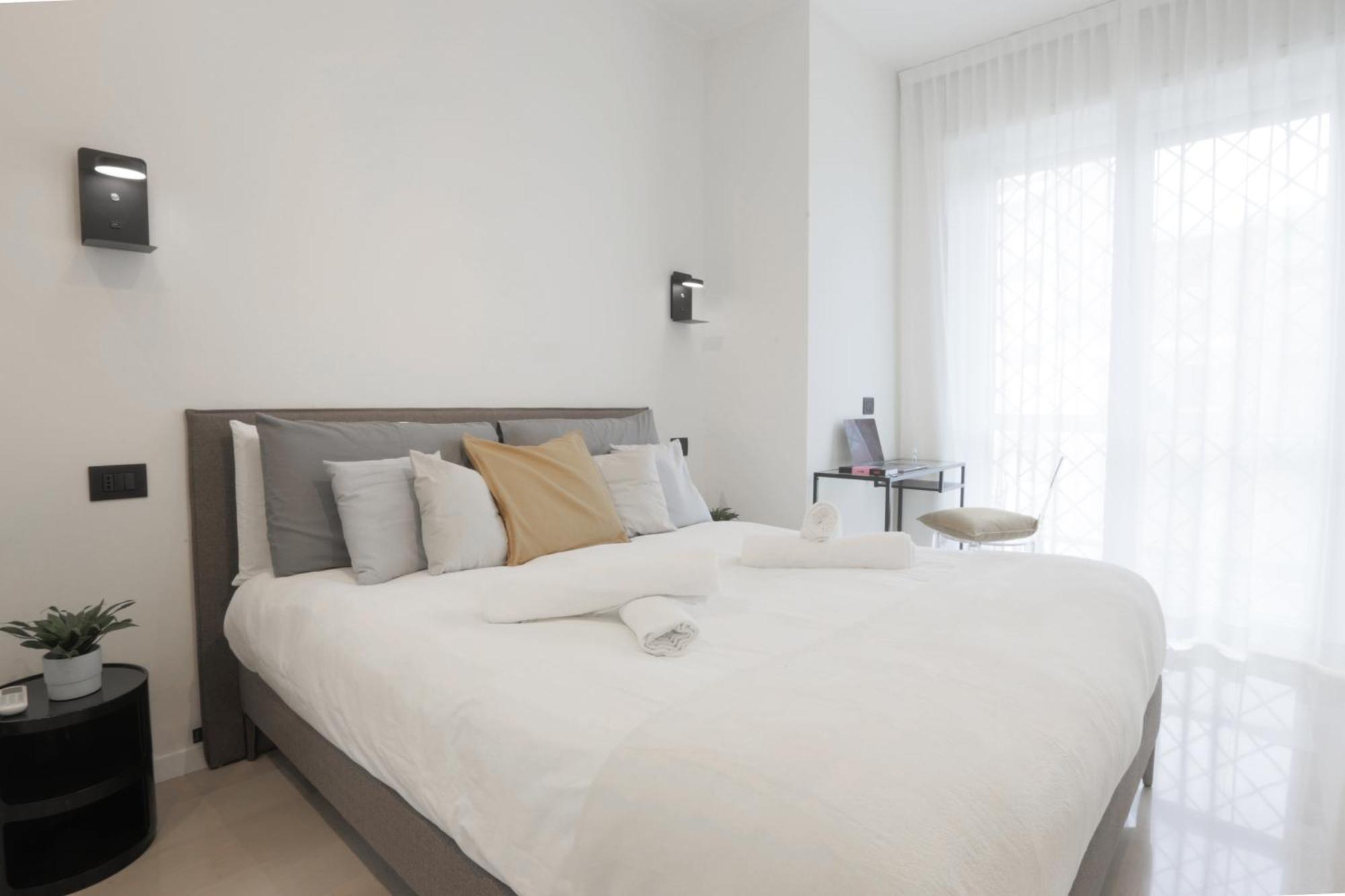 New Modern Flat 10 Minutes Walk From Central Station Milaan Buitenkant foto